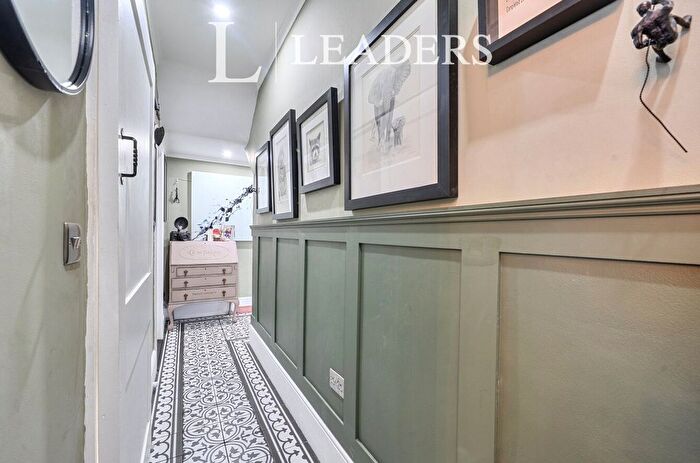 2 Bedroom Flat For Sale In St. Johns Road, Tunbridge Wells, Kent, TN4