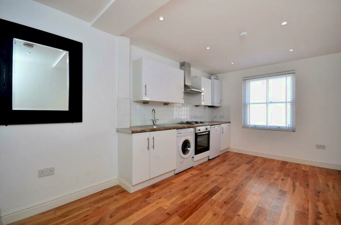 2 Bedroom Flat To Rent In Hackney Road, Shoreditch, London, E2