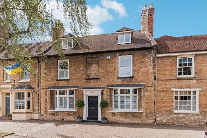 7 Bedroom Property For Sale In High Street, Olney, MK46
