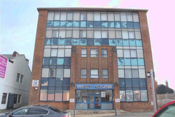 2 Bedroom Flat To Rent In Flat, West Bromwich, B70