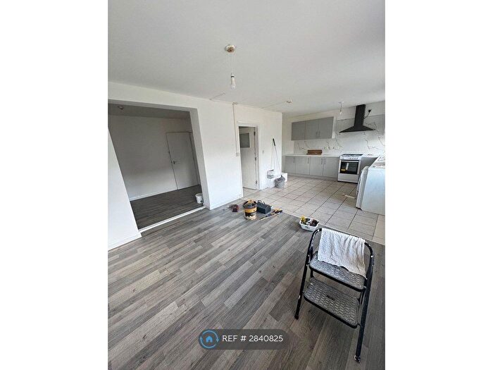 4 Bedroom End Of Terrace House To Rent In Uxbridge Road, Slough, SL2