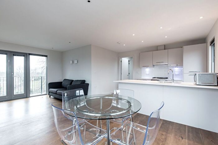 2 Bedroom Flat To Rent In High Street, London, N14