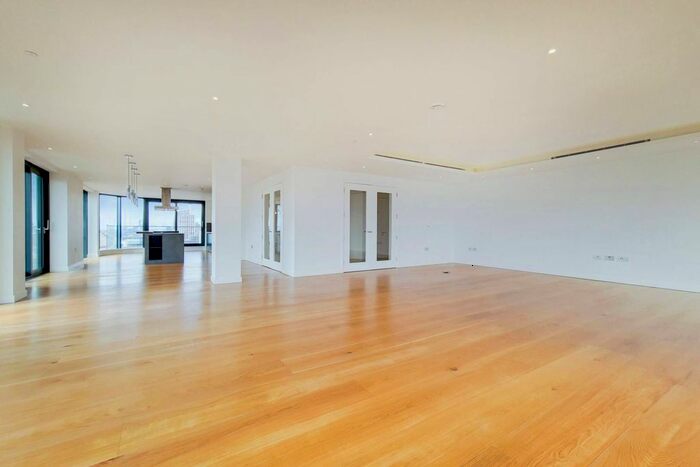 3 Bedroom Flat To Rent In Cobblestone Square, Wapping, London, E1W