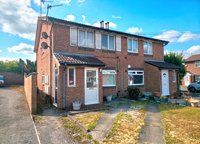 2 Bedroom Maisonette For Sale In Holbein Close, Bedworth, Warwickshire, CV12