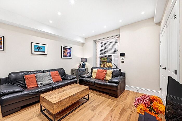 2 Bedroom Flat To Rent In Devonshire Terrace, London, W2