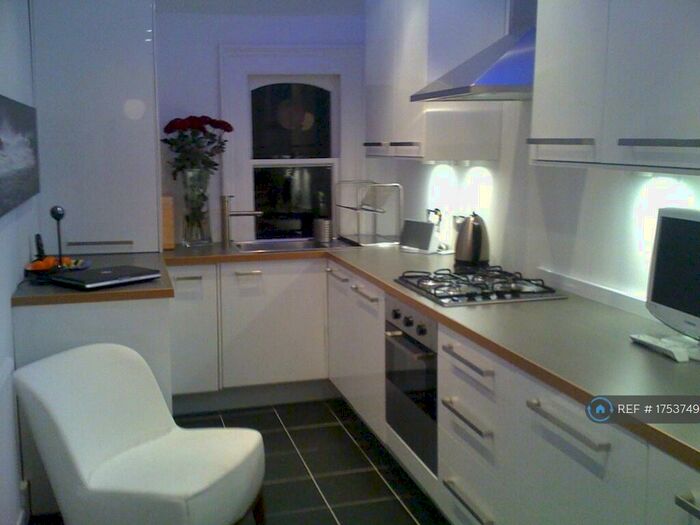 2 Bedroom Flat To Rent In Woodland Road, London, SE19