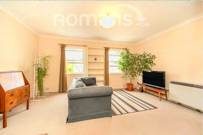 1 Bedroom Apartment For Sale In Birchett Road, Aldershot, Hampshire, GU11