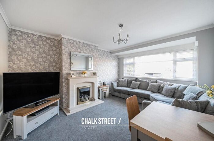 3 Bedroom Terraced House For Sale In Roseberry Gardens, Upminster, RM14