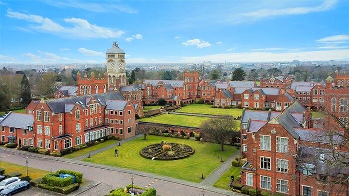 3 Bedroom Flat To Rent In King Edward Place, Bushey, WD23