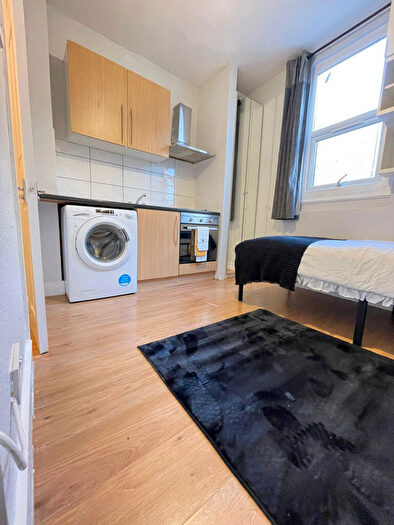 Studio To Rent In West Green Road, N15