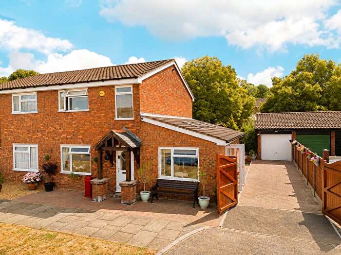 3 Bedroom Semi-Detached House For Sale In Hale Avenue, Stony Stratford, MK11