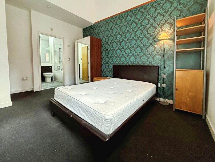 2 Bedroom Flat To Rent In Crown Street, Leeds, LS2