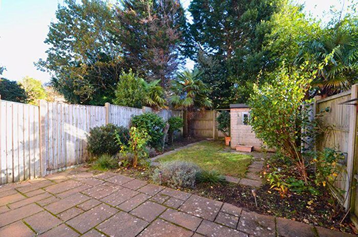 2 Bedroom Flat For Sale In Christchurch Road, Bournemouth, BH1