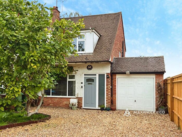 2 Bedroom Semi-Detached House For Sale In Highfield Road Winslow, Buckingham, MK18