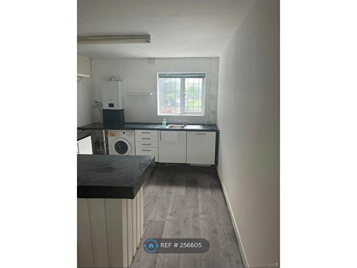 2 Bedroom Flat To Rent In Wrotham Road, Meopham, DA13