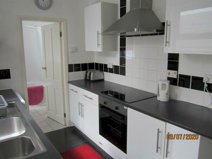 6 Bedroom Semi-Detached House To Rent In Warwards Lane, Selly Oak, Birmingham, B29