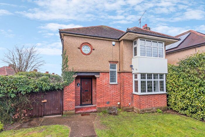 3 Bedroom Detached House For Sale In Eastbury Road, Watford, WD19