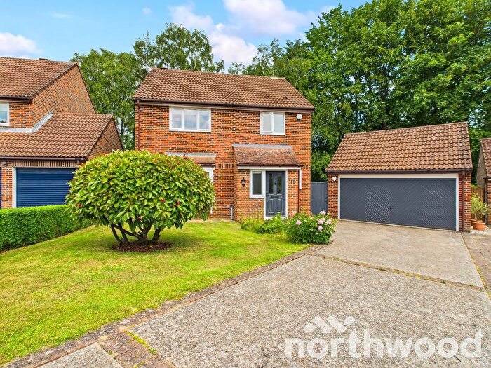4 Bedroom Detached House For Sale In Canon Woods Way, Kennington, Ashford, TN24