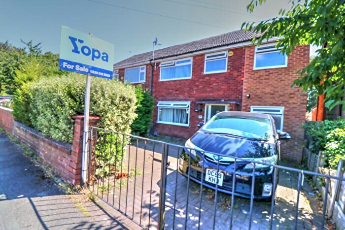 5 Bedroom Semi Detached House For Sale In Norfolk Crescent, Manchester, M35
