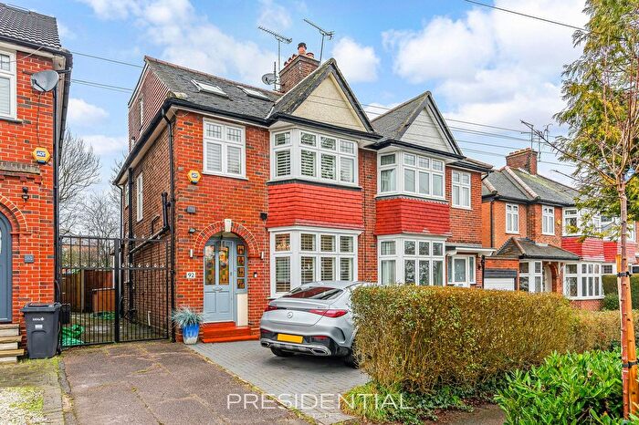 3 Bedroom Semi Detached House For Sale In Abbotsford Gardens, Woodford Green, IG8