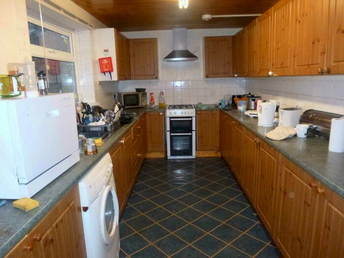 6 Bedroom Terraced House To Rent In Landcross Road, Fallowfield, M14