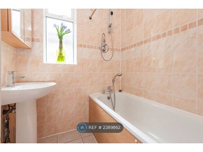 5 Bedroom Flat To Rent In Ealing, London, W5
