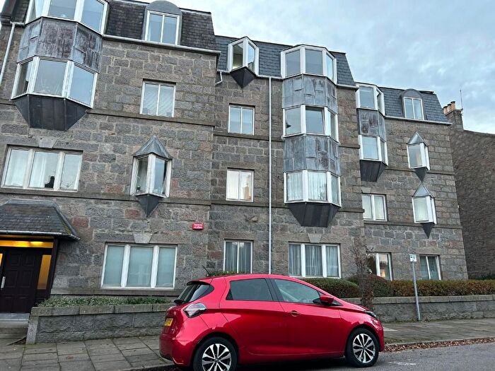 2 Bedroom Flat To Rent In Whitehall Road, Rosemount, Aberdeen, AB25