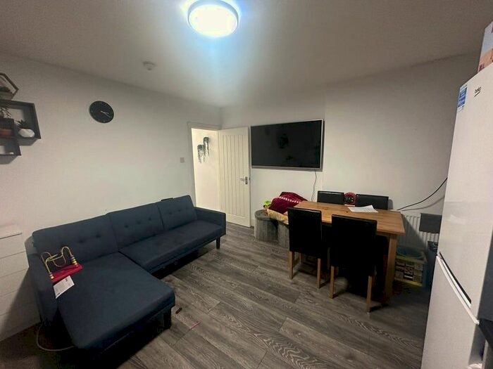 1 Bedroom Flat To Rent In Ley Street, Ilford, IG2