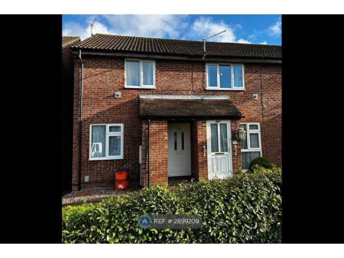 2 Bedroom Maisonette To Rent In Littlecote Close, Swindon, SN5