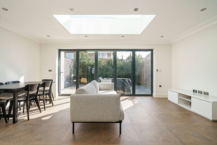 5 Bedroom End Of Terrace House For Sale In Chalfont Way, Ealing, W13