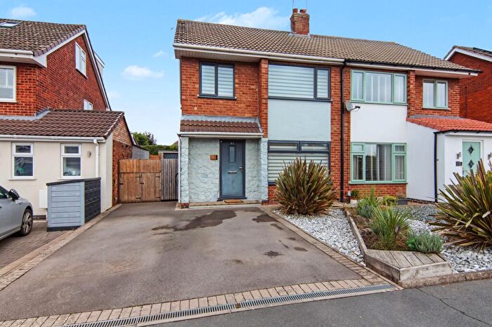 3 Bedroom Semi-Detached House For Sale In Benn Road, Bulkington, CV12