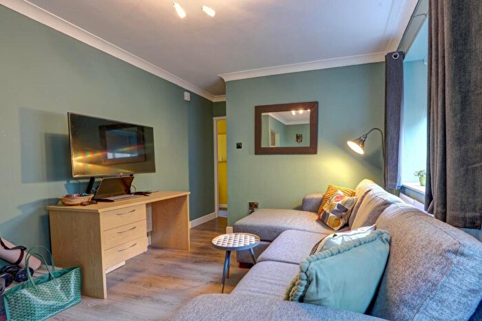 1 Bedroom Flat For Sale In White Cliff Mill Street, Blandford Forum, DT11