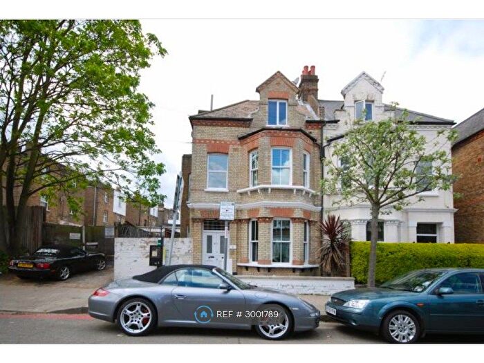 3 Bedroom Flat To Rent In Cromford Road, London, SW18