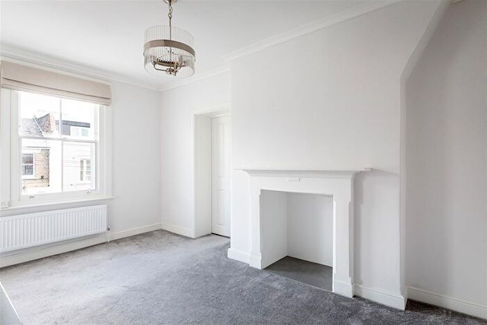 1 Bedroom Flat For Sale In Irving Road, W14