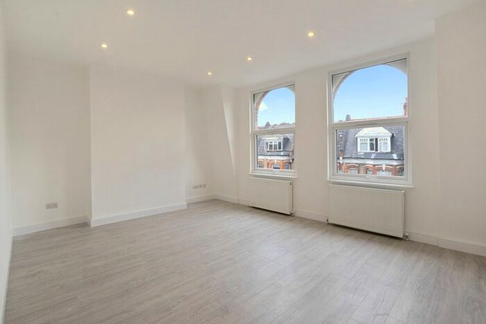 2 Bedroom Flat To Rent In Broadway Parade, London, N8