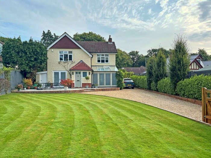 4 Bedroom Detached House For Sale In South Sway Lane, Sway, Lymington, Hampshire, SO41