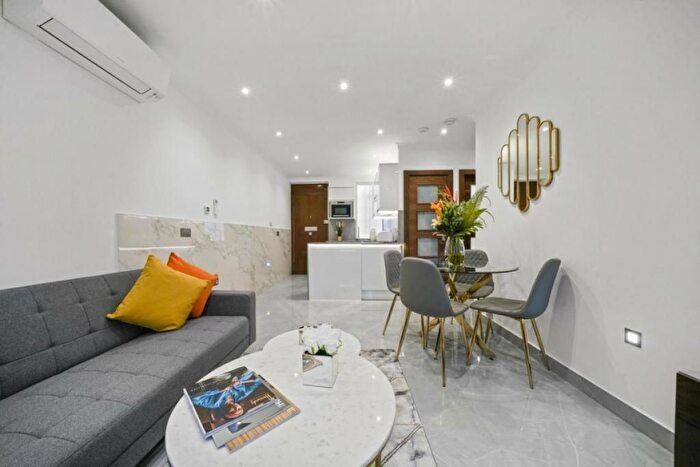 2 Bedroom Flat To Rent In Cumberland Court, Great Cumberland Place, W1H