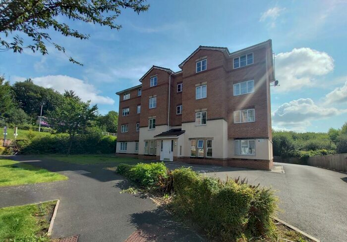 3 Bedroom Apartment To Rent In Porterfield Drive, Tyldesley, M29