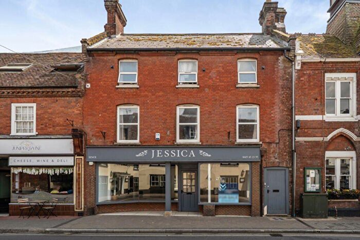 2 Bedroom Apartment For Sale In High Street, Fordingbridge, Hampshire, SP6