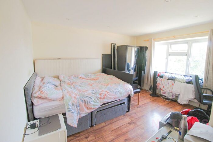 1 Bedroom Flat To Rent In Lyneham Road, Luton, LU2