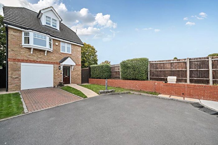 4 Bedroom Detached House For Sale In Lightwater, Surrey, GU18