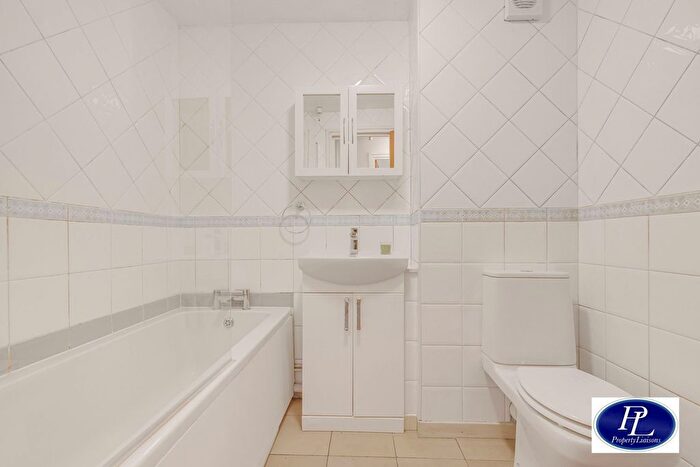 1 Bedroom Flat To Rent In Orient Wharf, Wapping High Street, London, E1W