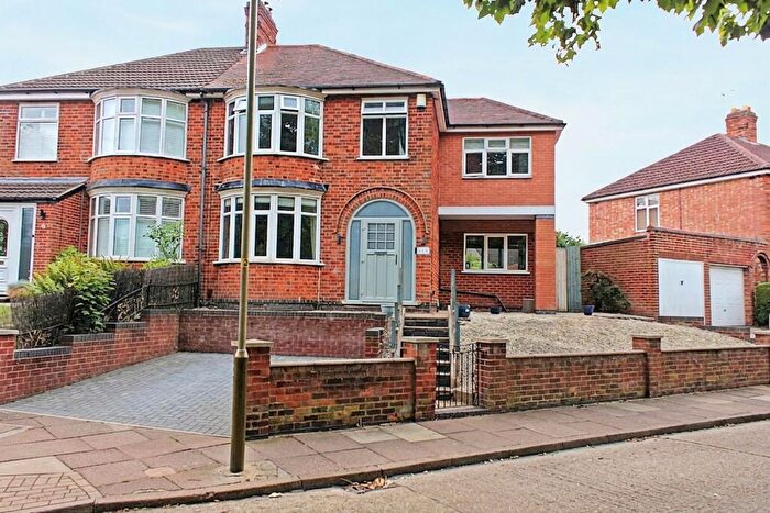 3 Bedroom Semi-Detached House For Sale In Aylestone Road, Leicester, LE2
