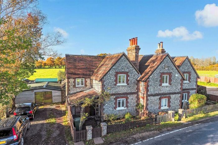 3 Bedroom Cottage For Sale In Sussex Road, Petersfield, Hampshire, GU31