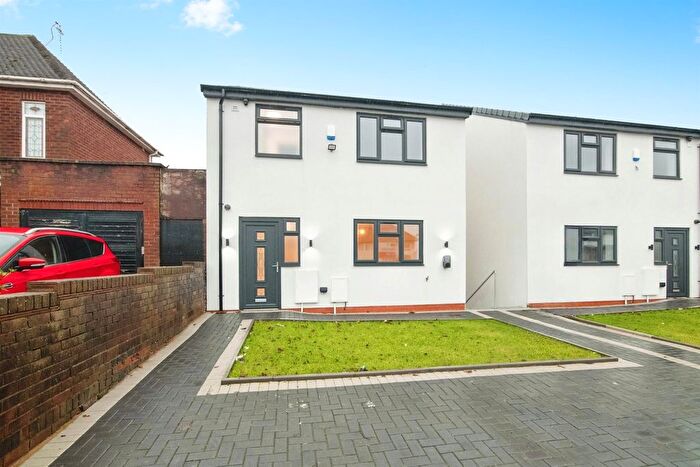 3 Bedroom Detached House For Sale In Pensnett Road, Dudley, DY1