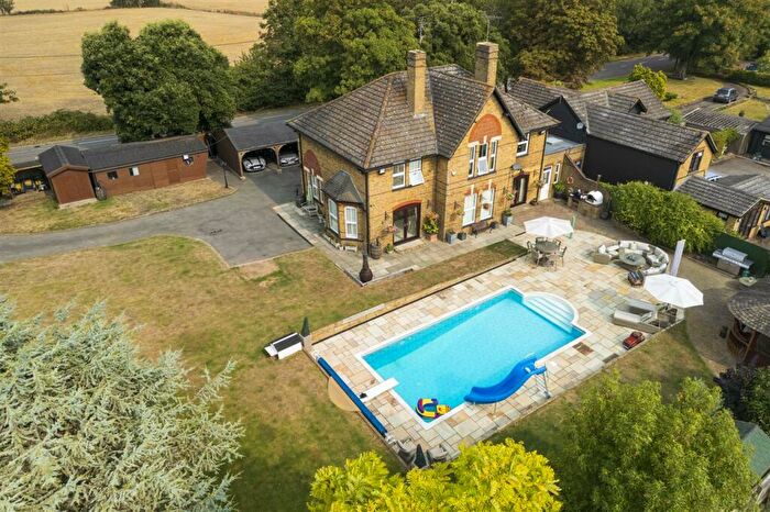 5 Bedroom Link Detached House For Sale In Lingfield House, Sheppey Way, Bobbing, ME9