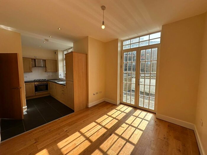 2 Bedroom Flat To Rent In Bed Flat, Stamford Road, N1