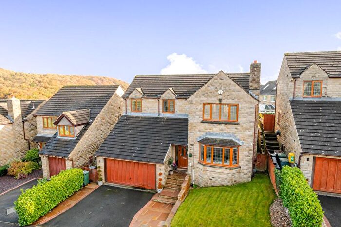 4 Bedroom Detached House For Sale In Harefield Park, Birkby, HD2