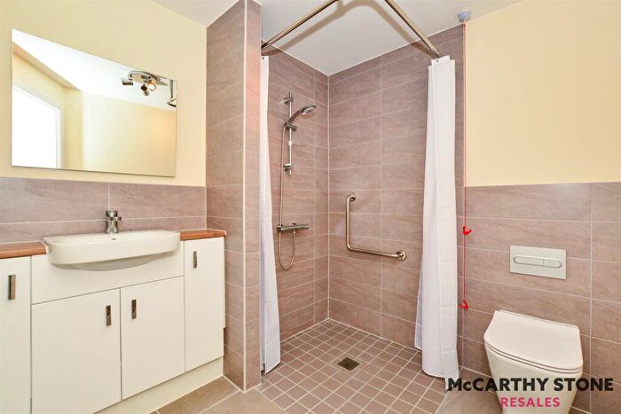 1 Bedroom Apartment For Sale In Elkington House, Charlton Green, Dover, CT16