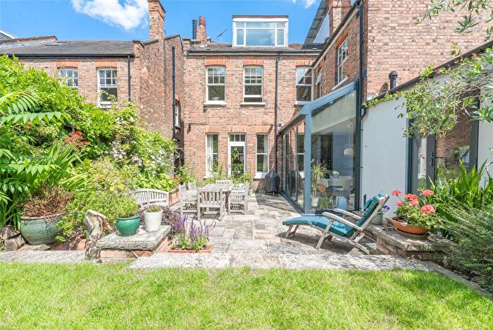 5 Bedroom Semi-Detached House For Sale In Talbot Road, London, N6
